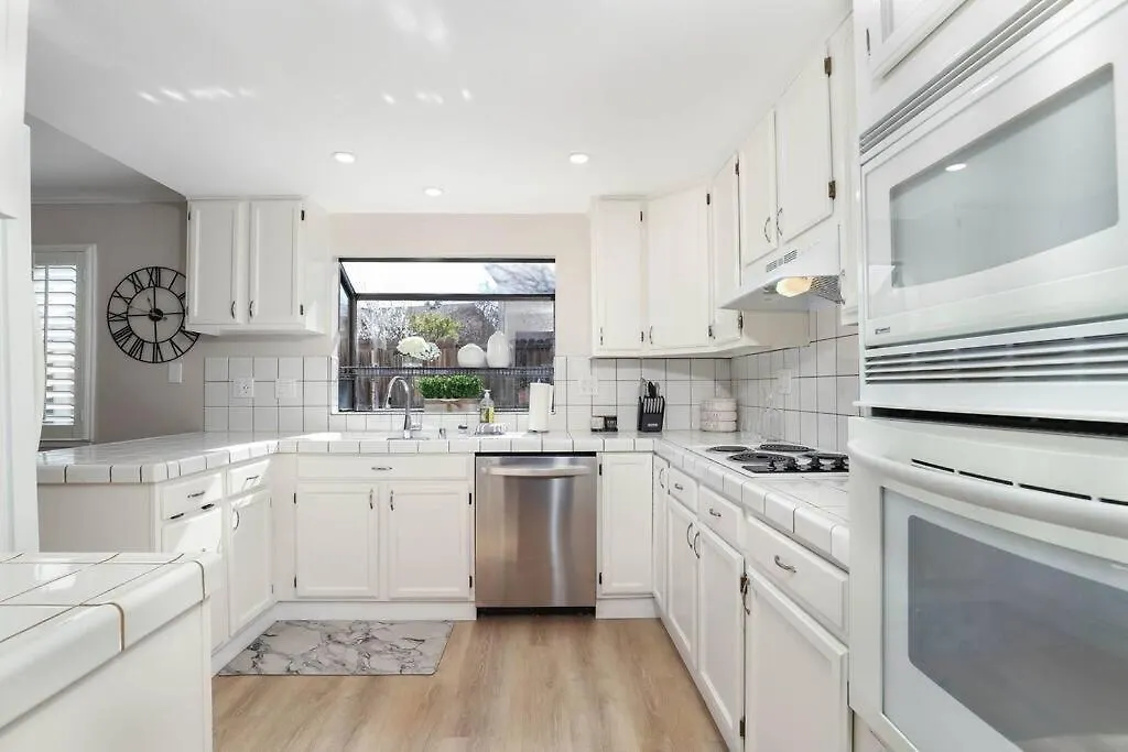 *Designer East Bay Remodel Home* Concord Holiday home