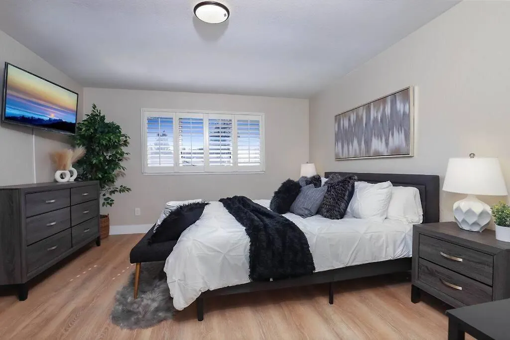 Holiday home *Designer East Bay Remodel Home* Concord